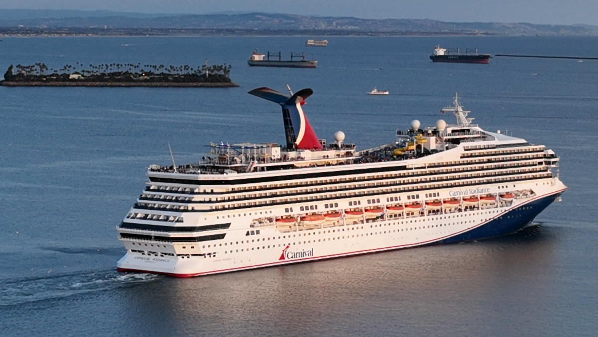 Carnival q3 profit hits 1 point 4 billion