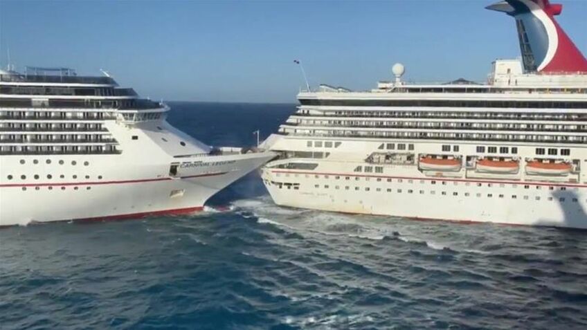 Carnival kreuzfahrtschiffe cozumel crash collide mexico collision dock kapal dua meksiko pesiar kollision manoeuvres colisionan cruceros vessel verletzte zweier orleans