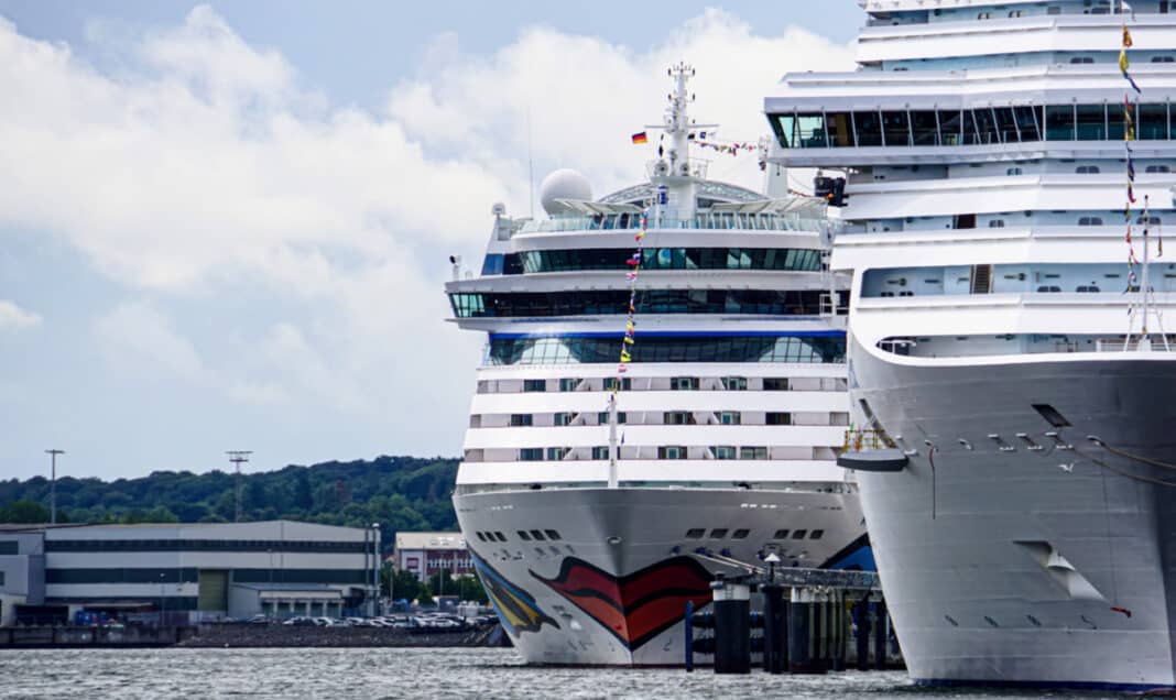 Carnival teams with amtrak for cruise rail vacations