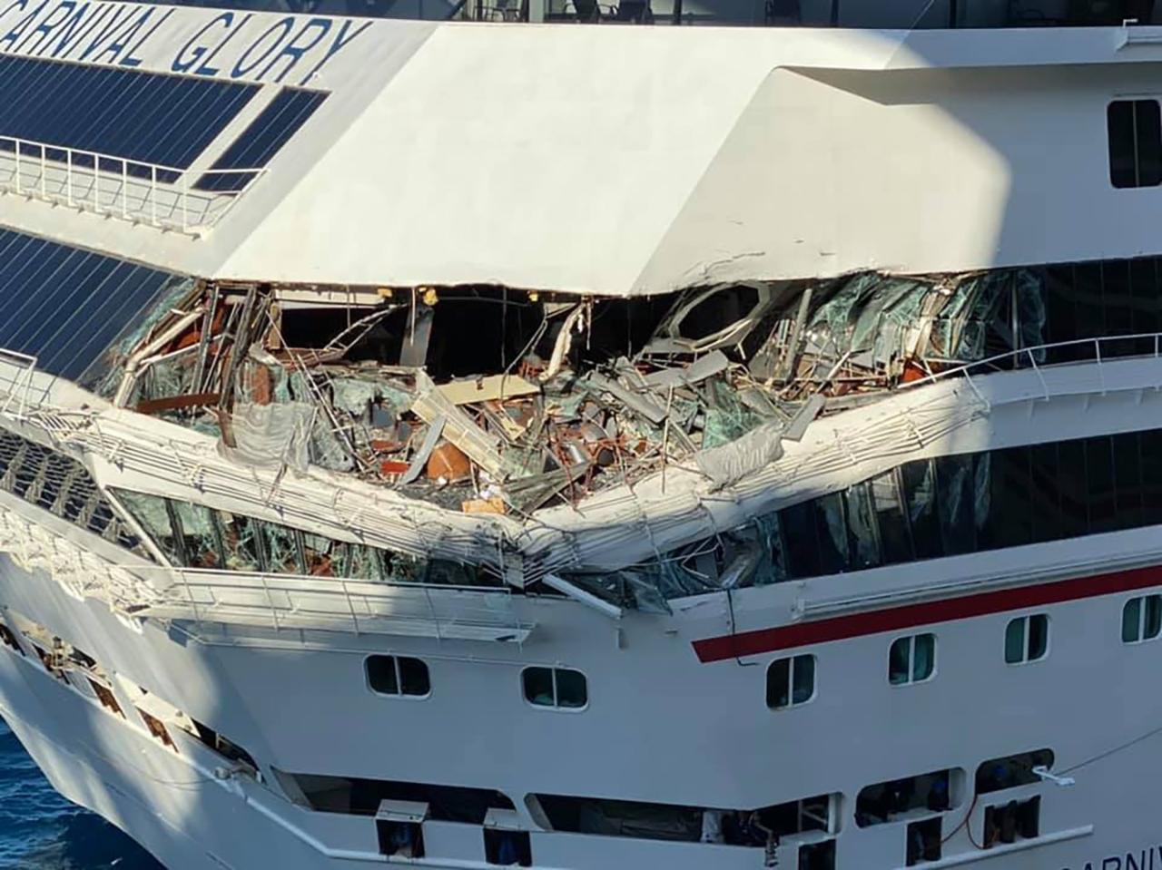 Carnival ships collide in cozumel