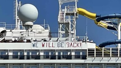 Carnival splendor cruise director praises crew in blog