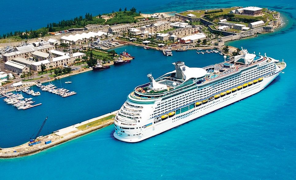 Bermuda hoteliers schmooze cruise passengers