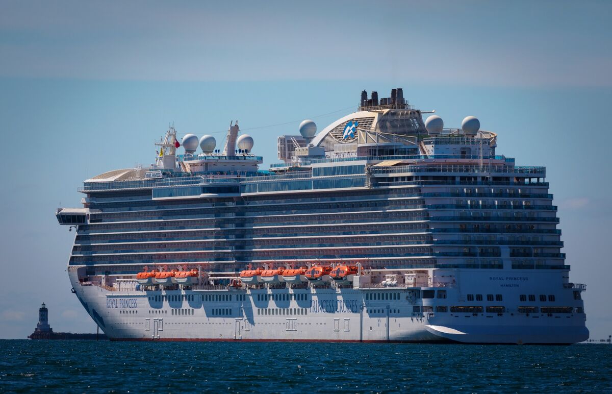 Carnival bids 1 7 billion for ncl parent