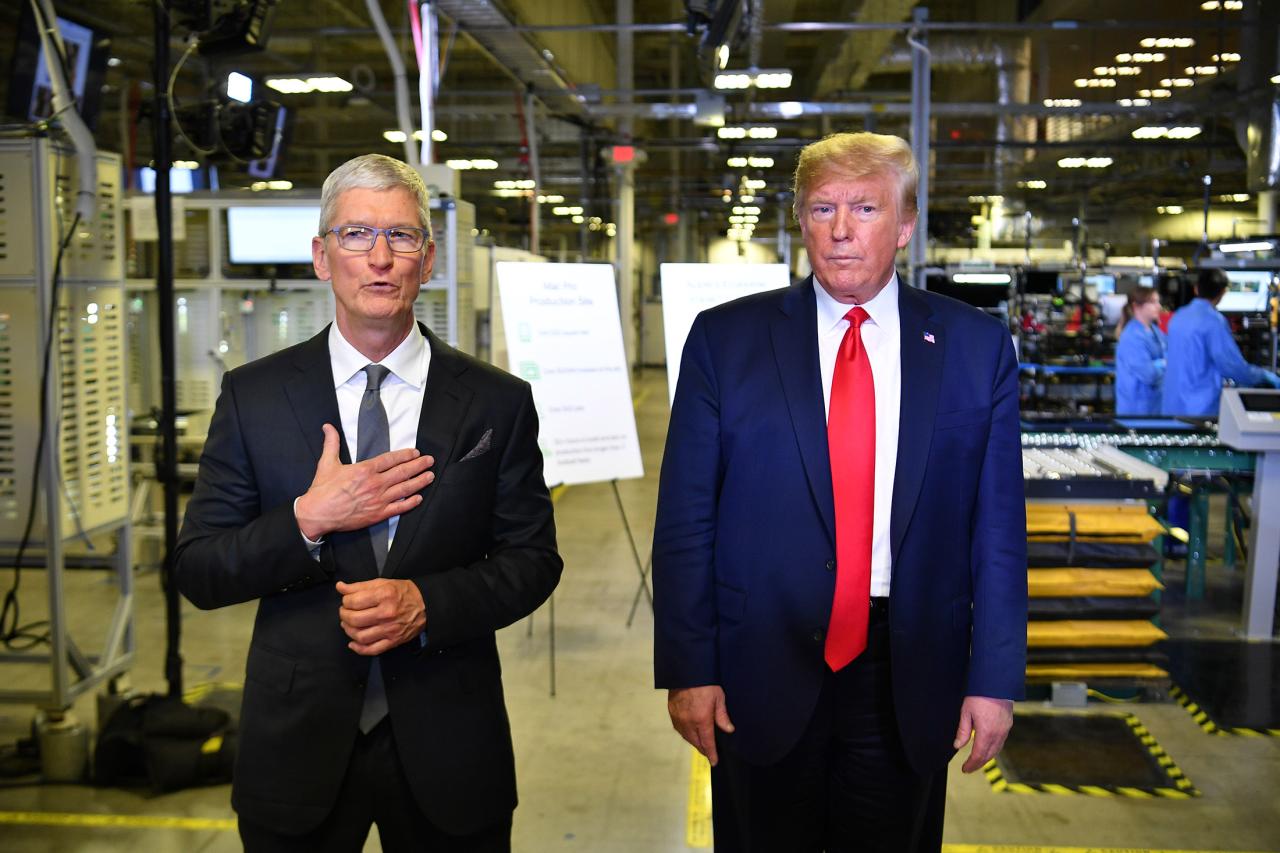 Apple vacations lampoons trump