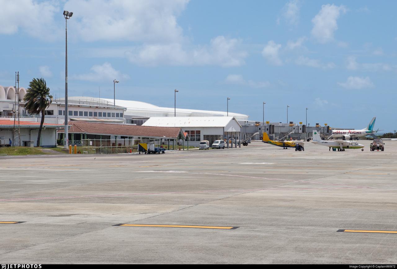 American installs check in kiosks at antigua airport