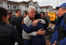 Clinton bill sandy hurricane rockaways victims huffpost helps action eleanor goldberg york during day volunteers