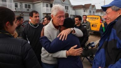 Clinton bill sandy hurricane rockaways victims huffpost helps action eleanor goldberg york during day volunteers