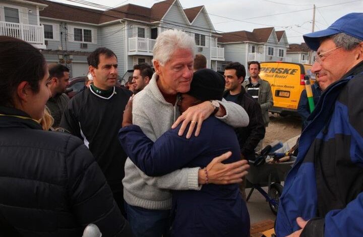 Clinton bill sandy hurricane rockaways victims huffpost helps action eleanor goldberg york during day volunteers