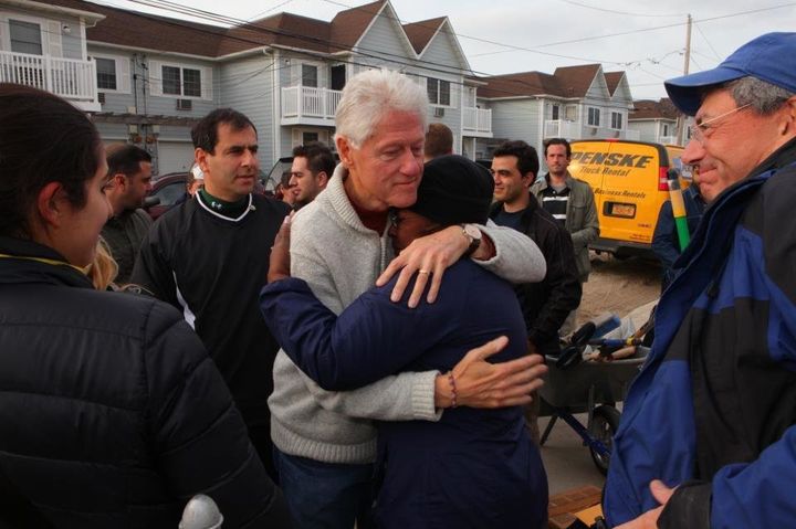 Clinton bill sandy hurricane rockaways victims huffpost helps action eleanor goldberg york during day volunteers