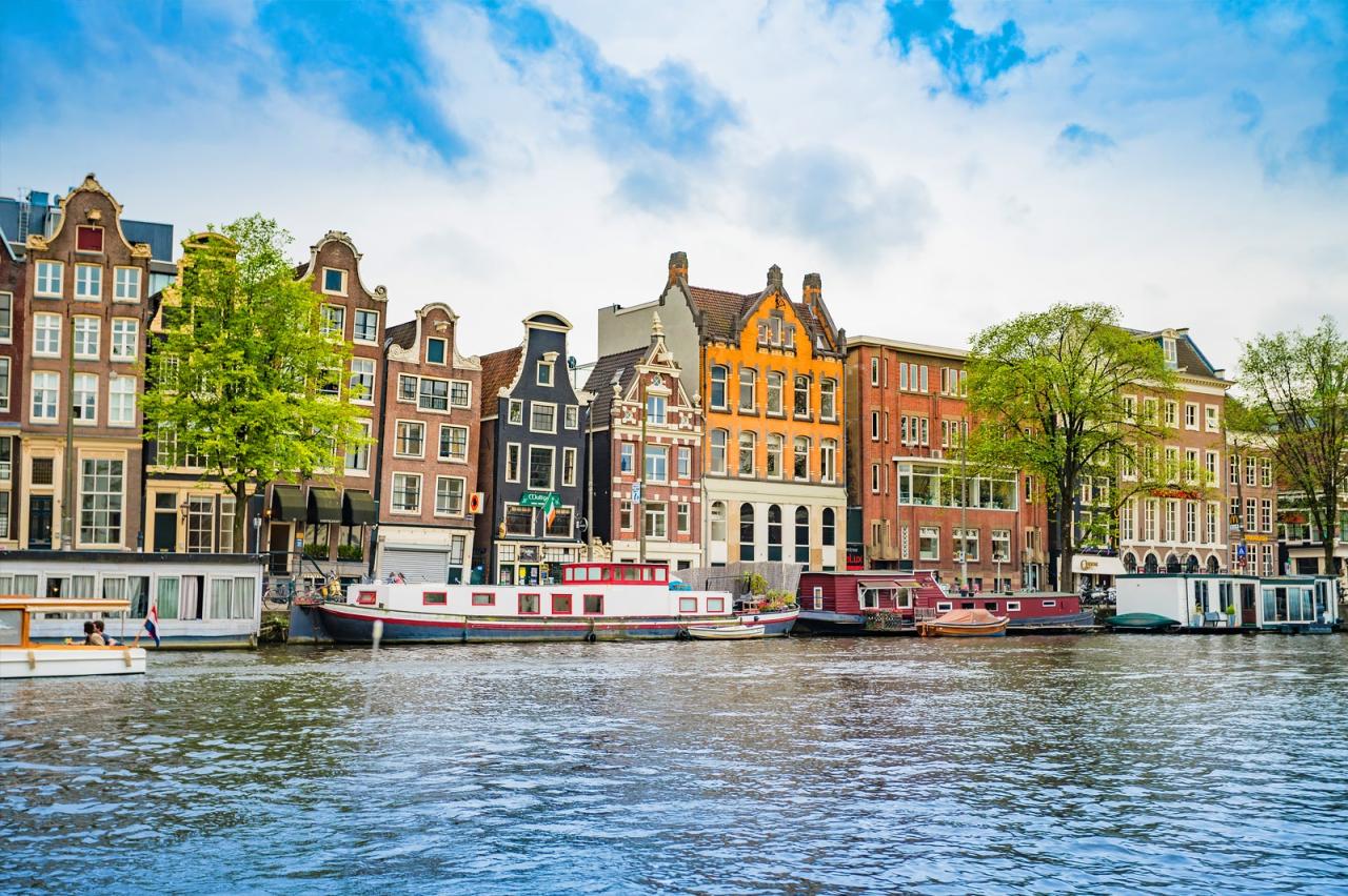 Amsterdam canal district gets unesco recognition