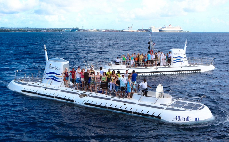 Atlantis submarines transfers vessel to barbados