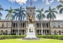 An evening tour of iolani palace