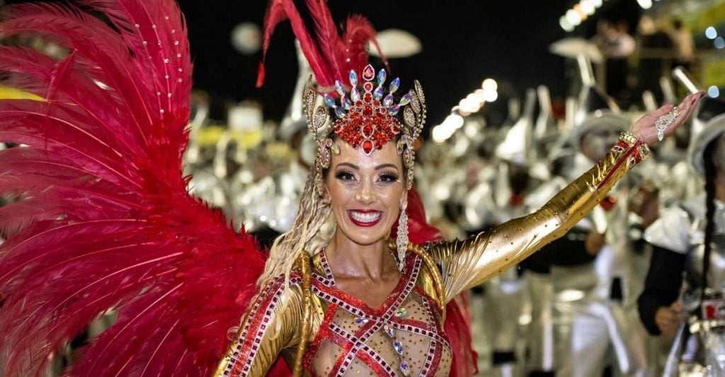 Carnival samba parades faces many tuiuti performs paraiso Carnival gives adults room to relax on the dream
