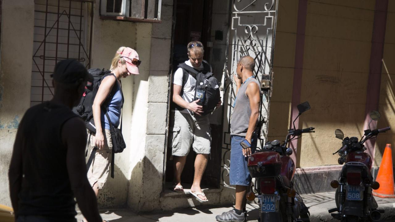 Airbnb starts cuba operations