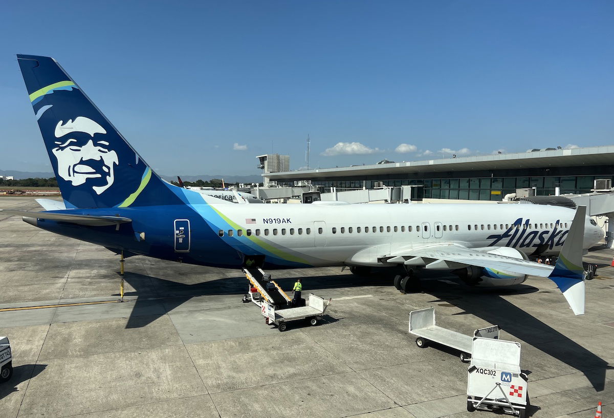 Alaska airlines debuts wash honolulu flight