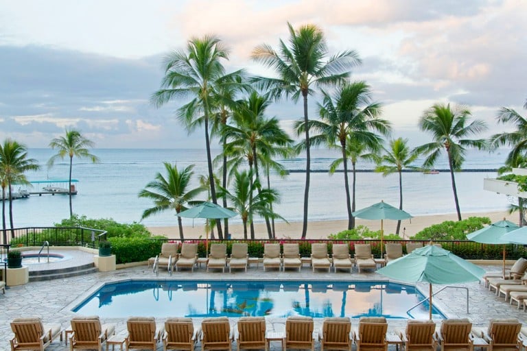 A wave of resort deals across hawaii