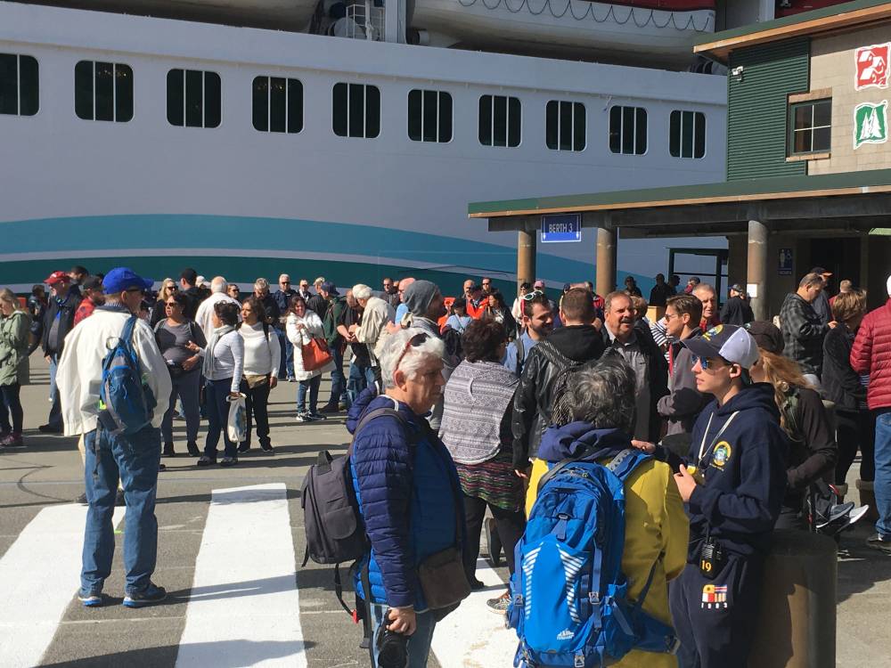 Alaska cracks down on behavior of port lecturers on cruise ships