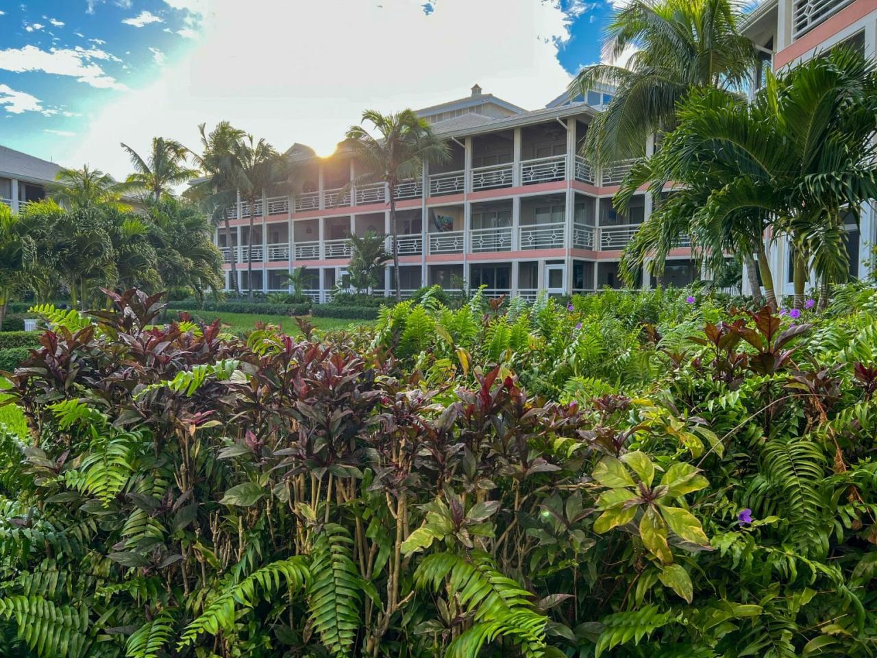 Back to beach at ocean club west