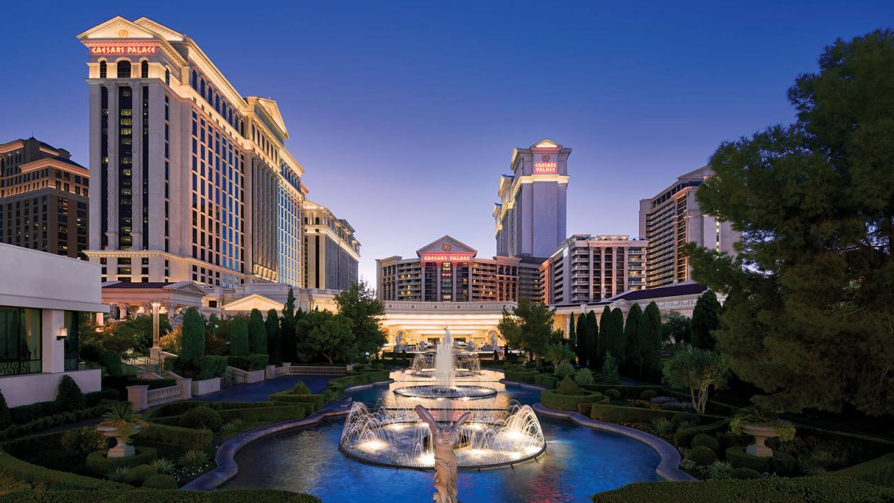 Caesars palace offer specials to twitter facebook fans