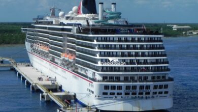 Miracle cruises atrium