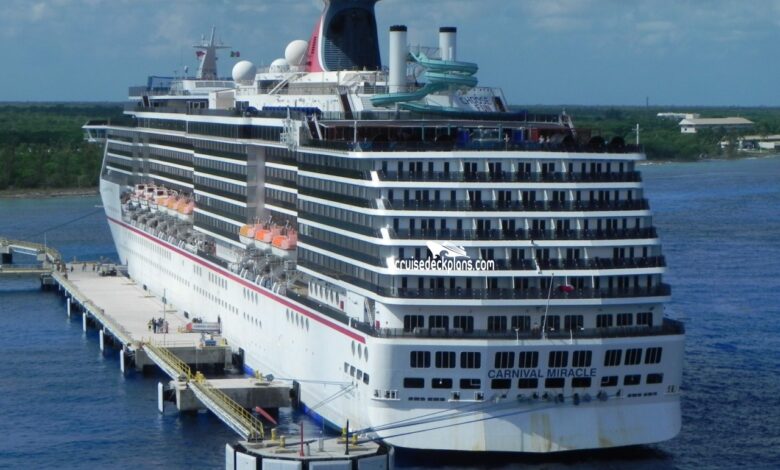 Miracle cruises atrium