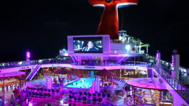 Carnival cruise sunshine maarten st passengers line returns disembarking stmaartennews destination pride lines welcomed cutline monday were