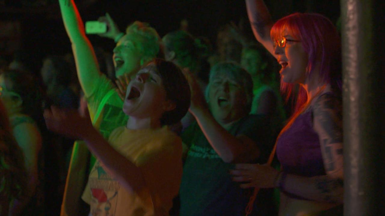 Carnival introduces live band karaoke