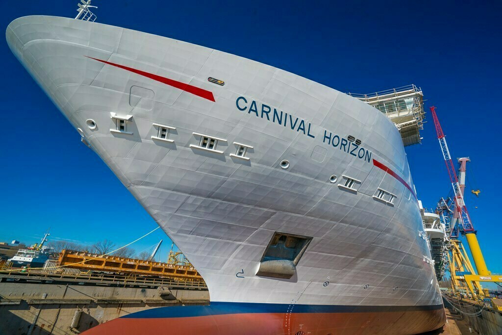 Carnival reports record quarter with income of 1b