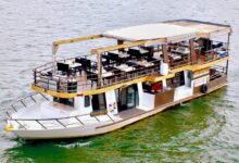 Atlantis to buy dinner boat