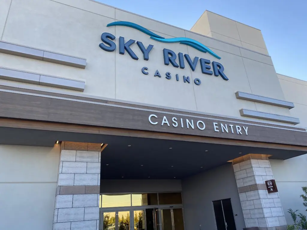 Boyd gaming expands rewards card benefits to poker players