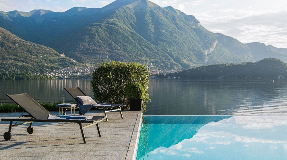 Beach bar debuts at filario hotel on lake como