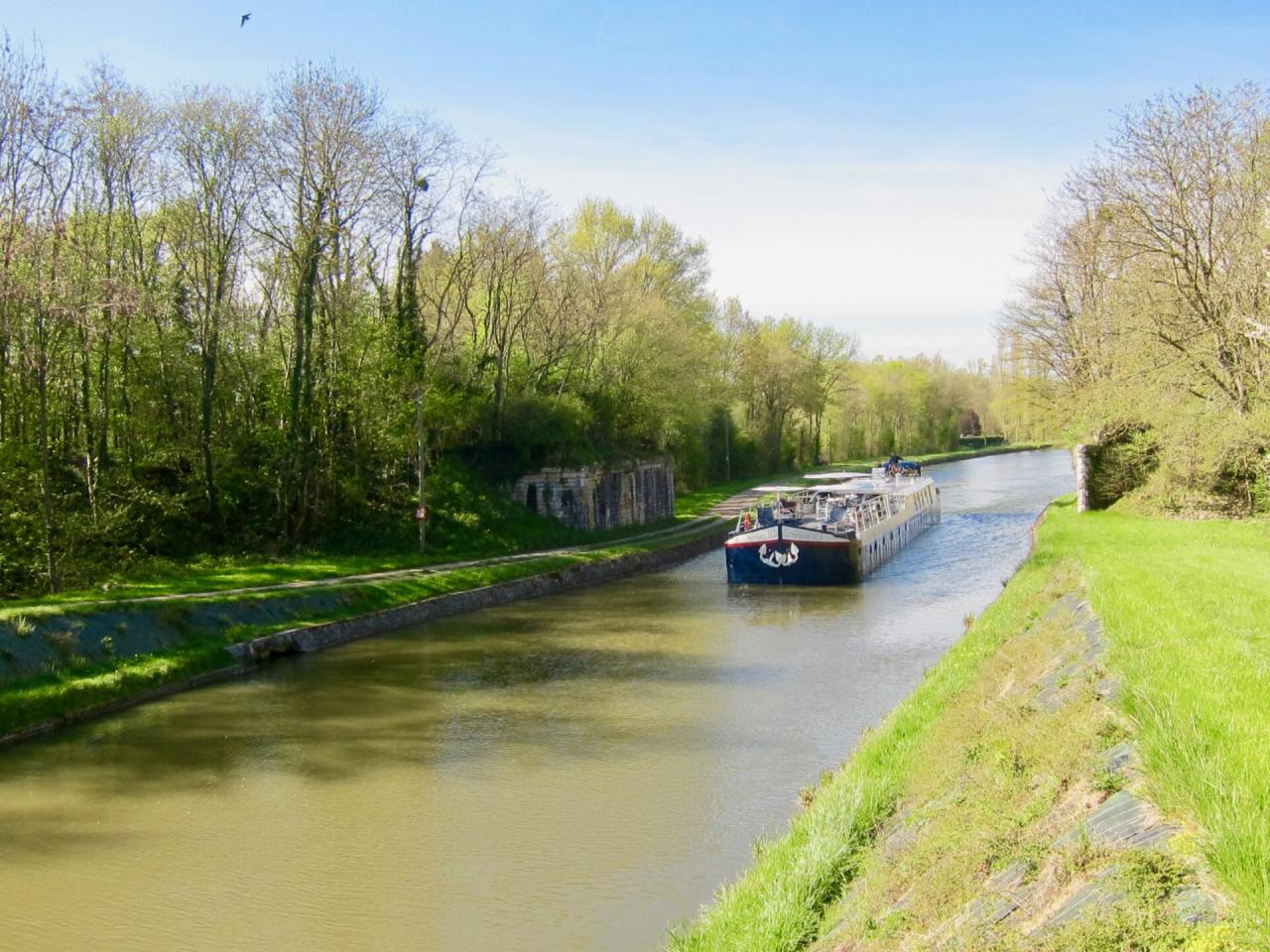 Barge operator offers passengers french lessons