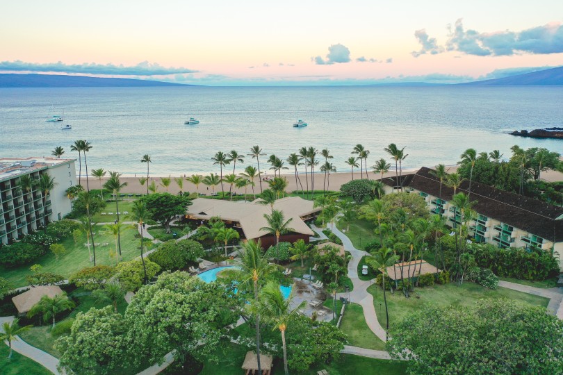 At kaanapali beach resort paddling with pros