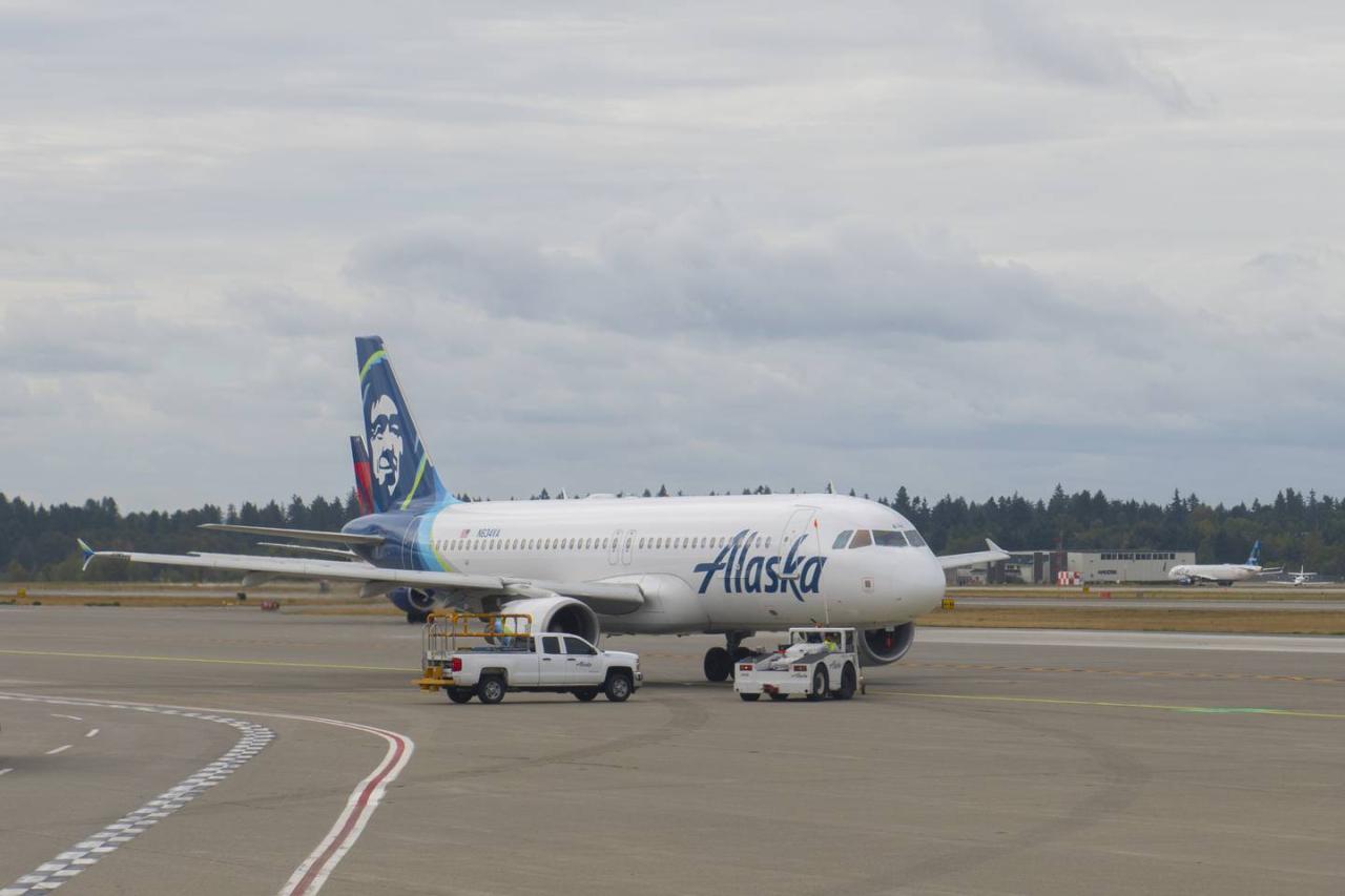 Alaska airlines begins seasonal ore kona service