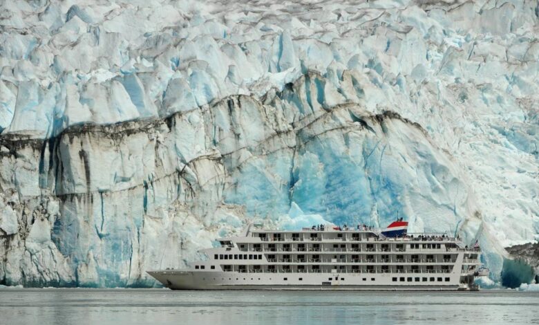 Alaska sue the cdc to restart cruising