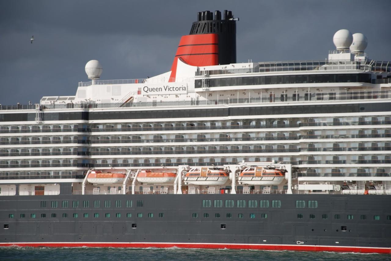 Carnival corp set to acquire cunard