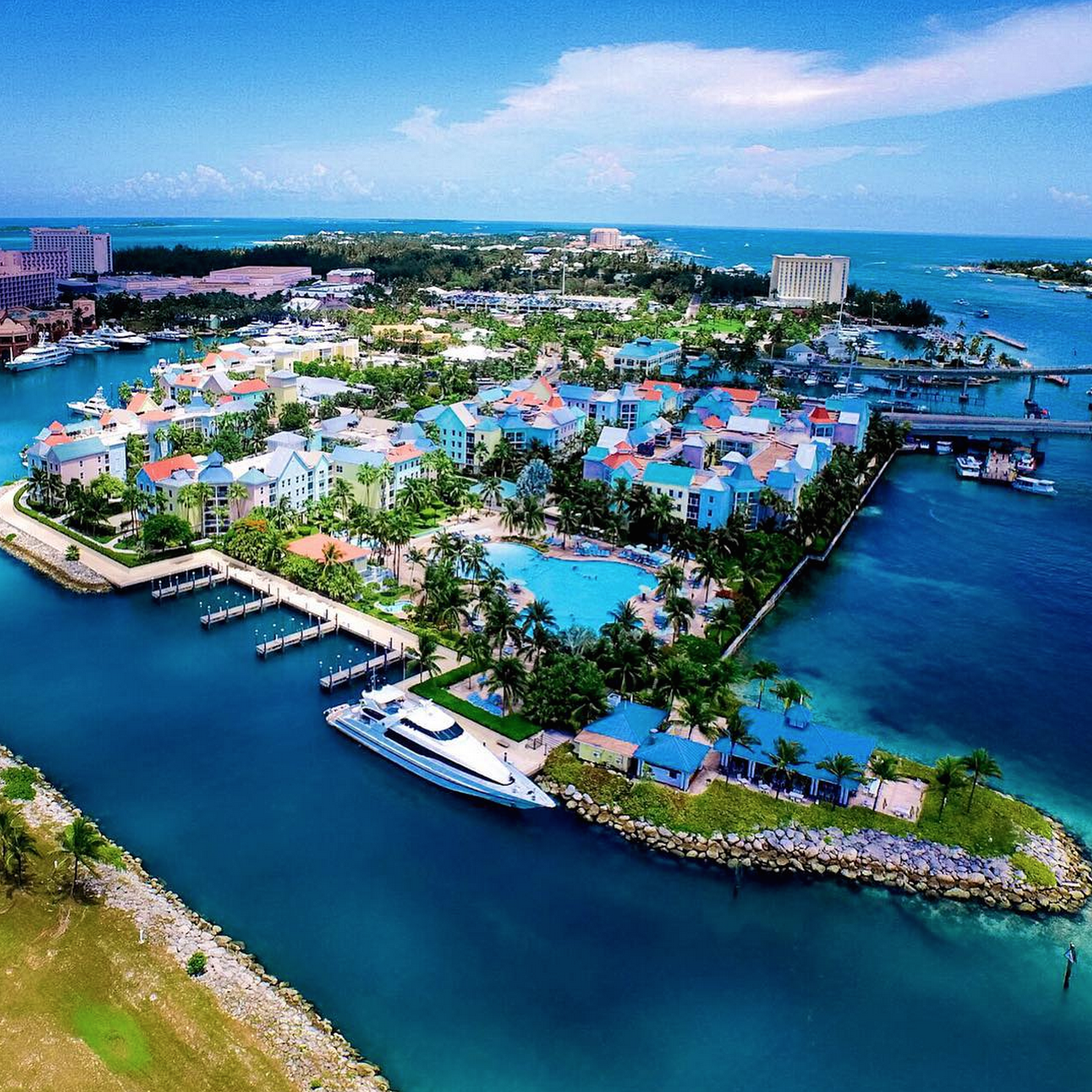 Bahamas paradise island nassau travel atlantis picture beach guide getty advisory wildest destinations break spring party nast conde issues joannis