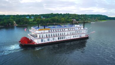 American duchess breaks with riverboat traditions