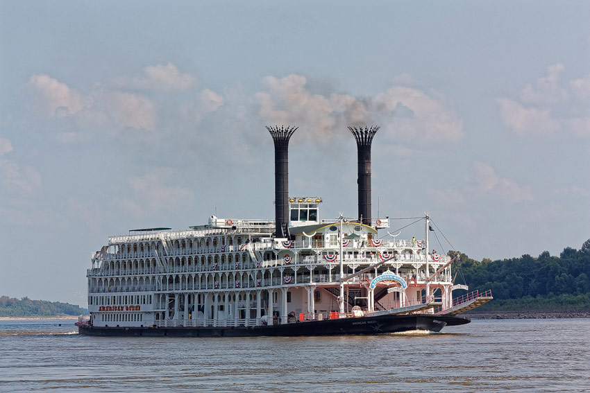 American queen paddlewheeler returns