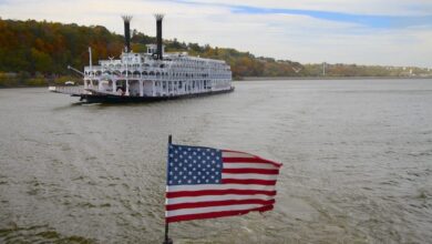 Queen american cruises steamboat river mississippi america company features overnight cruisespecialists