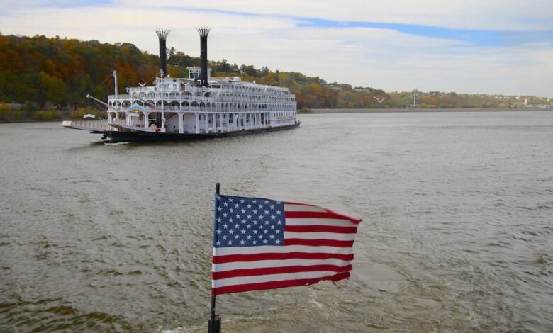 Queen american cruises steamboat river mississippi america company features overnight cruisespecialists