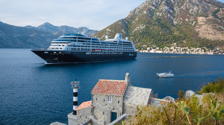 Azamara s site adds online booking