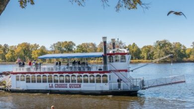 American eagle paddlewheeler launches on mississippi