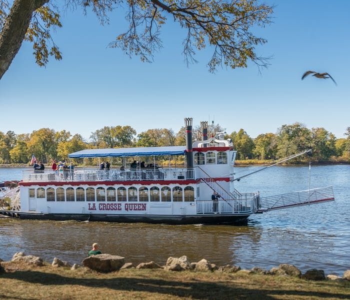 American eagle paddlewheeler launches on mississippi