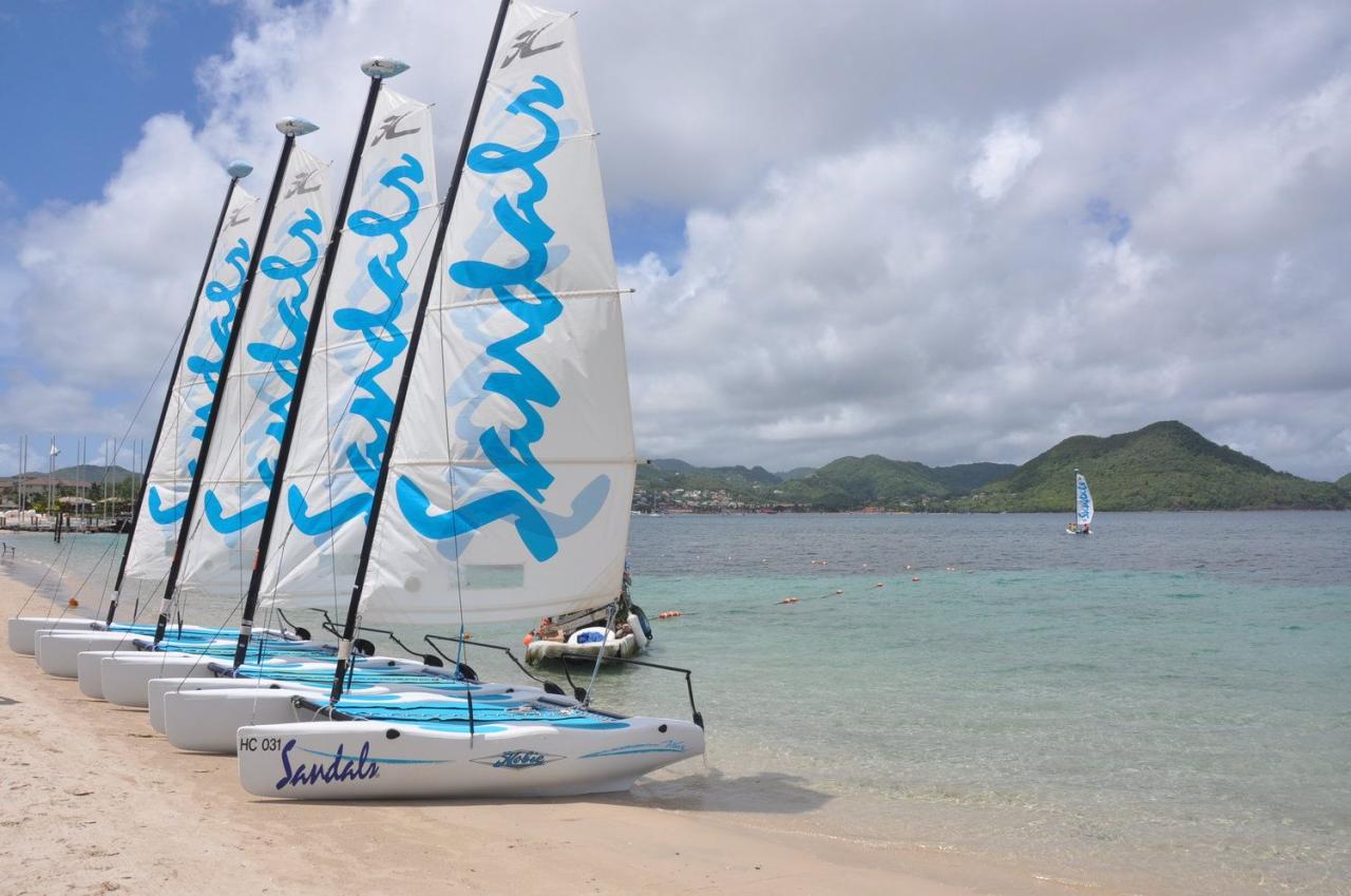 Beaches resorts offer sailing instruction