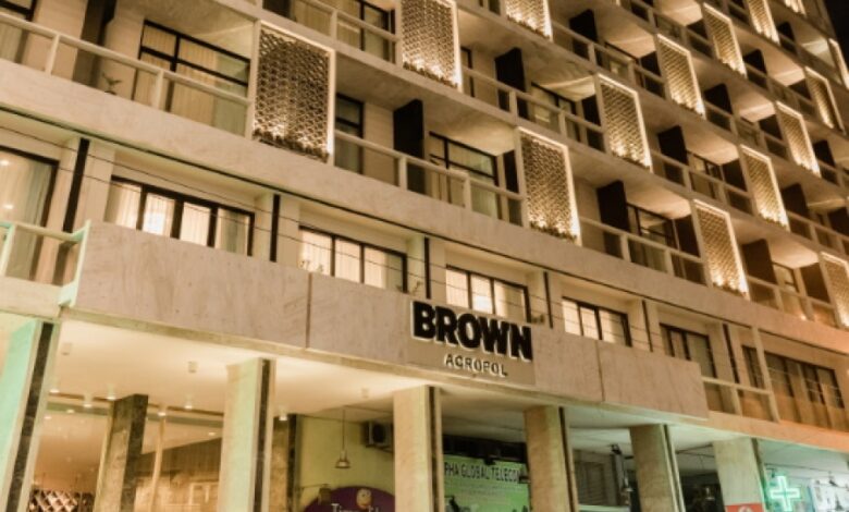 Brown hotels entering athens