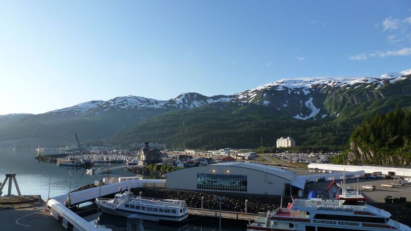 Alaska ratifies cut in cruise tax