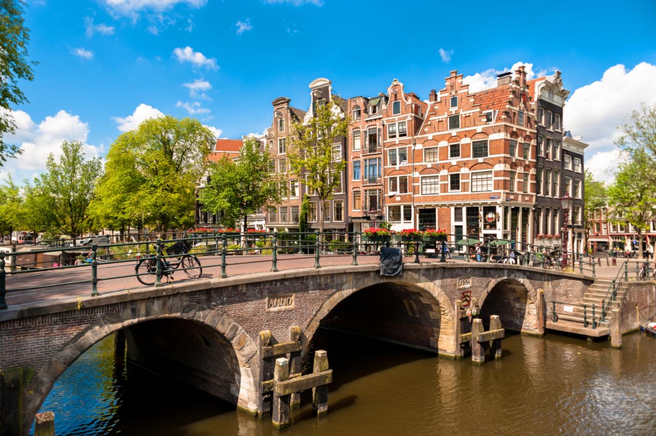 Amsterdam canal district gets unesco recognition