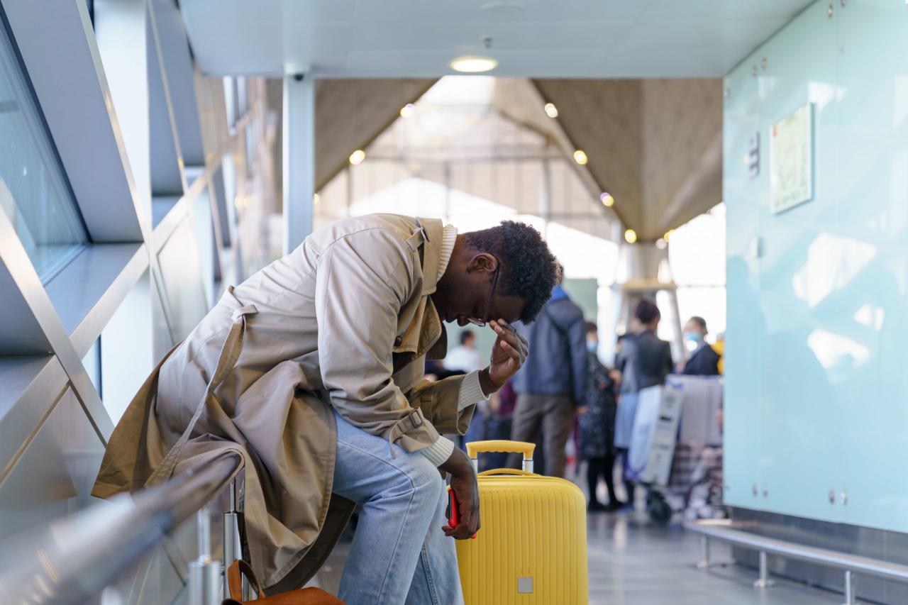 Airline sickout strands hundreds of travelers