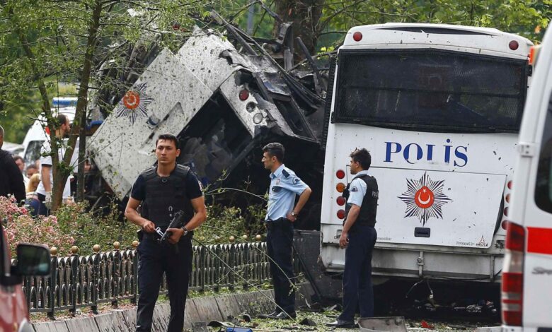 Bombs explode in istanbul